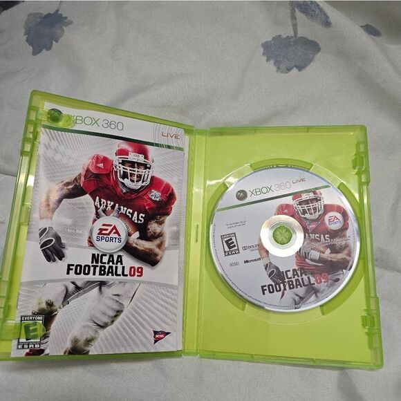 Xbox 360 NCCA Football 09, NHL 08, Madden 25, Madden 15, Madden 16 Bundle of 5 - Picture 13 of 16